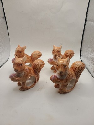 Napkin squirrel holders in ceramic. Set of 4. Brown holding nut. Vintage 