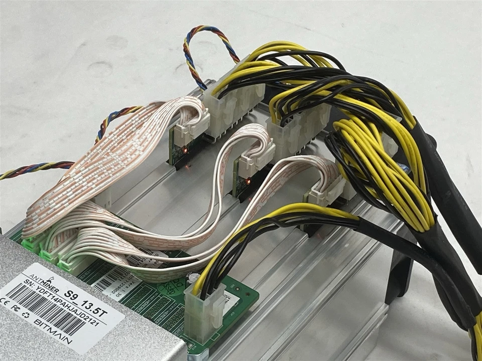Bitmain Antminer S9 13.5T ASIC Bitcoin BTC Miner W/ APW3 Power Supply Unit - Image 3 of 4