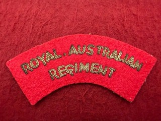 Original ROYAL AUSTRALIAN REGIMENT (RAR) Bullion Shoulder Title Patch Badge