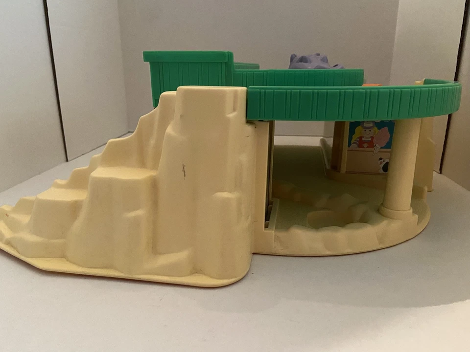 Juego de colección Fisher Price Little People Zoo 916 con animales, personas, comida 1984 Foto 2 de 4