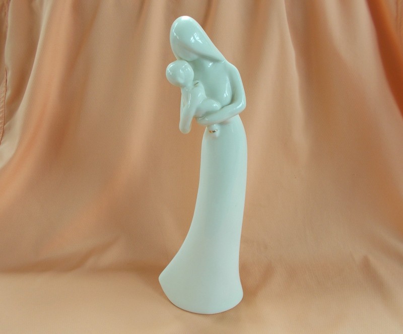 9" Porcelain Faceless Mother Holding Child