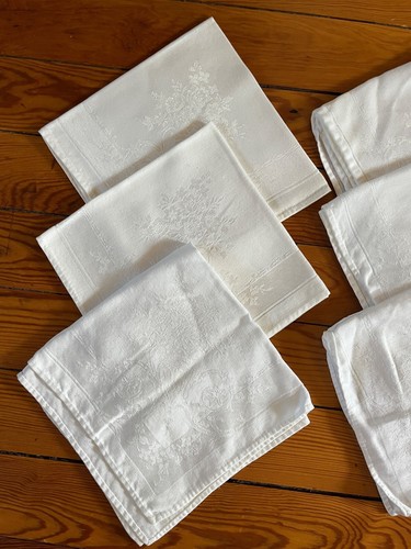 Vintage Lot of 2 Different Sets of White Floral or Leaves Damask Cloth Dinner Na - Picture 2 of 21