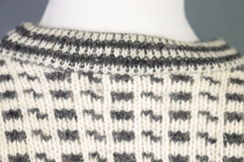 DEVOLD White Abstract Printed Crew Neck Wool Knit Ski Sweater Size XL - Picture 11 of 17