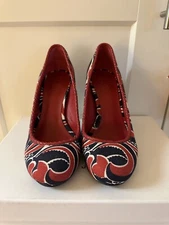 New Without Box - Tory Burch  Canvas Printed Heels. Size 6.5