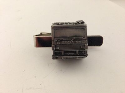 Dennis Fire Engine 1990 Front R62A Zinnoptik Auto Emblem auf Krawattenklammer 4cm