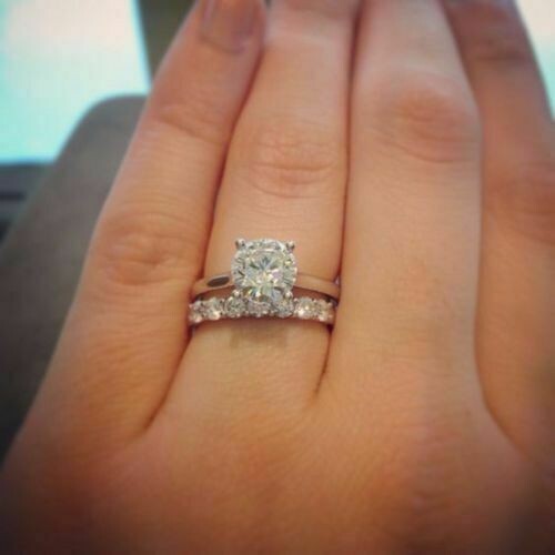 Juego de anillos de compromiso de corte redondo de 2,70 quilates de moissanit...