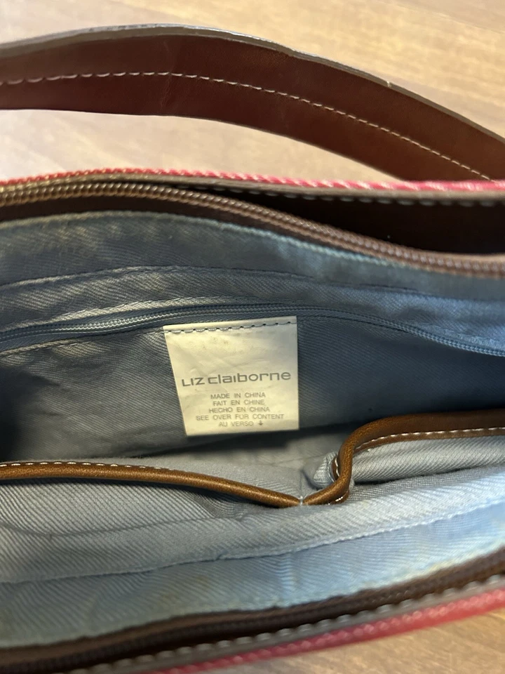 Cartera de mezclilla roja con flores Liz Claiborne Foto 3 de 3