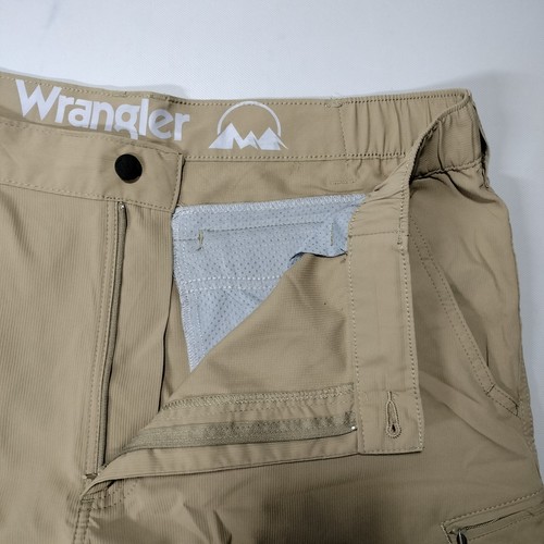 Wrangler Flat Front Zip Pocket Beige Khaki Outdoor Performance Shorts Herren 38 - Bild 3 von 5