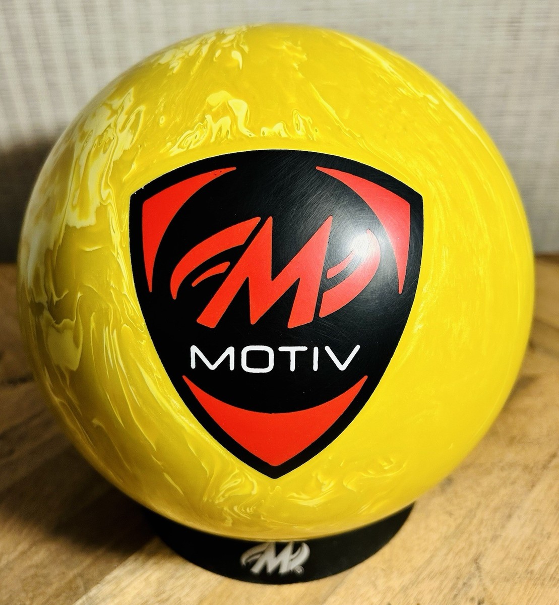Motiv Forza Redline Bowling Ball NIB 1st Quality 15lbs 3oz | 3.5