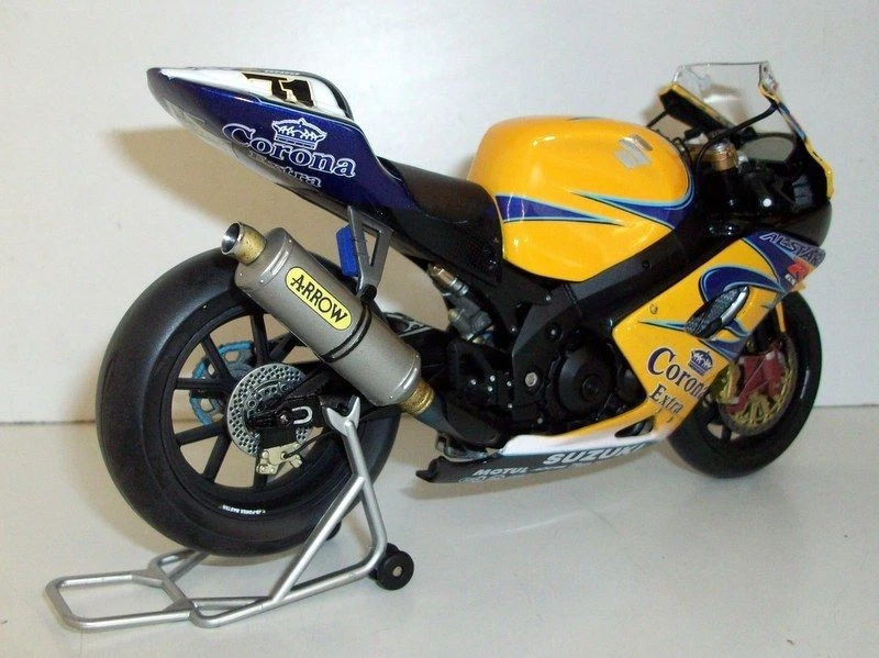 Minichamps escala 1/12 - 122 062271 Suzuki GSXR-1000 Team Alstare Corona Kagayama Foto 2 de 3