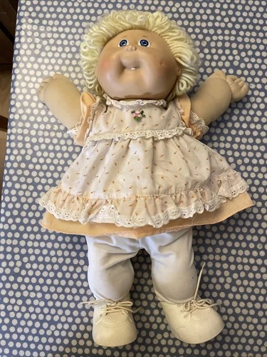 Cabbage Patch Kids Baby with Original Clothes And Paperwork 1986