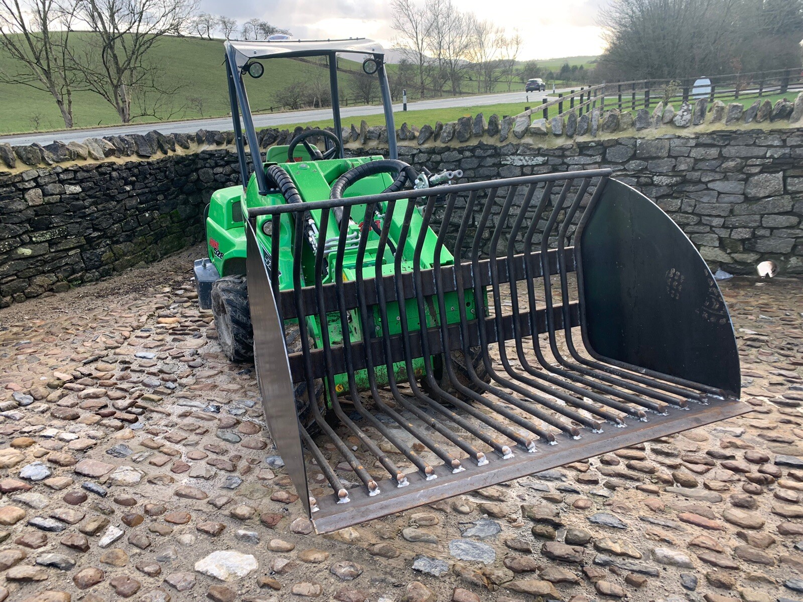 Avant loader Log Riddle Bucket 1.3m wide multi oneforestry skidsteer £