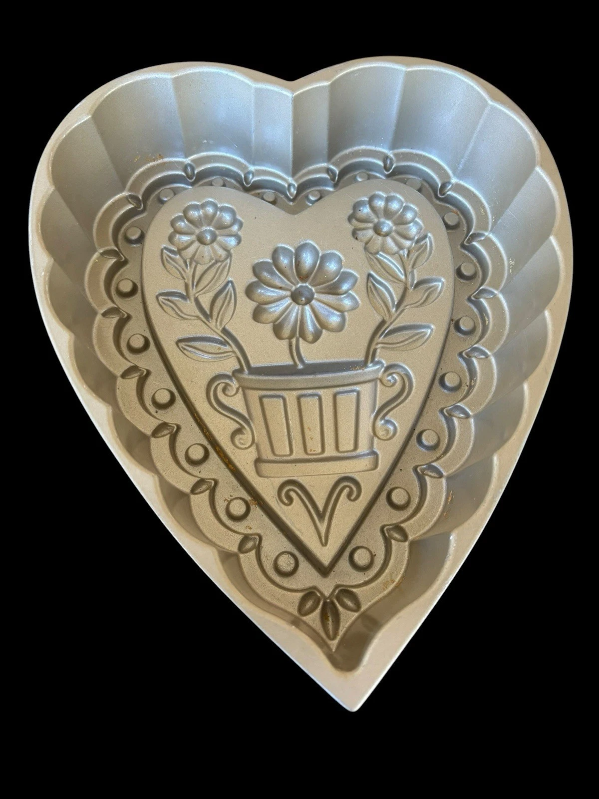 NORDIC WARE Williams Sonoma DECORATIVE HEART 10 CUP PAN WITH FLOWER DESIGN