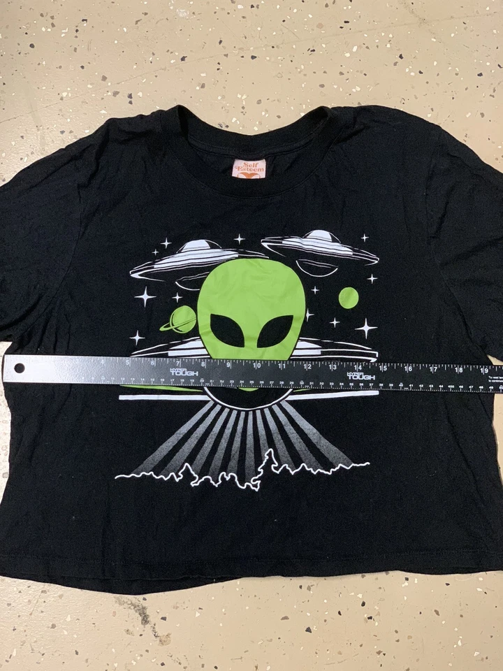 Camiseta corta YOUTH LARGE verde alienígena gráfica OVNI Stay Weird negra hippie Foto 2 de 4