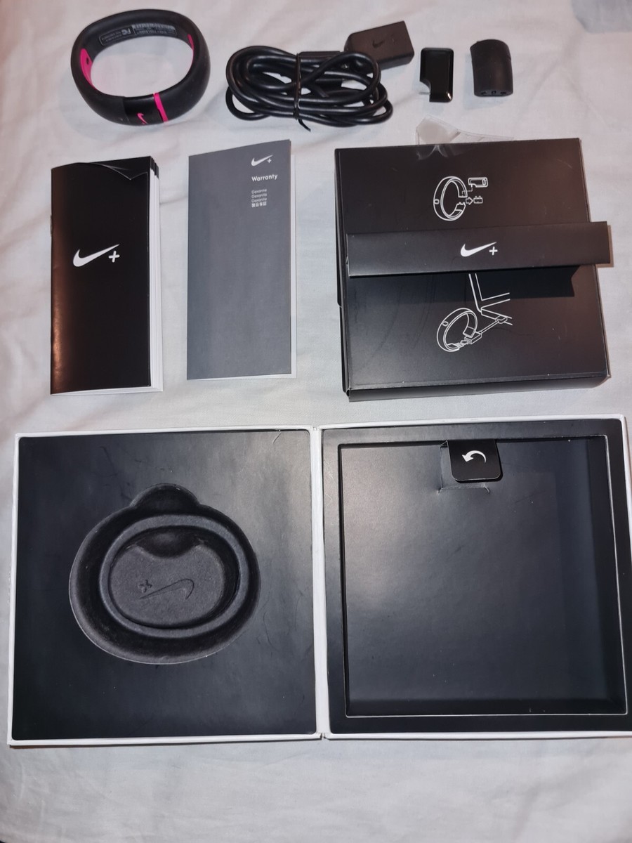 ナイキ フューエルバンド Nike+ Fuelband SE Fitness Tracker Bluetooth Pink Black Arm Band