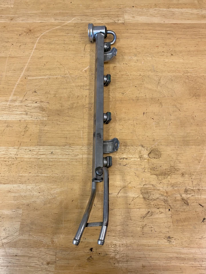 OEM 2001-06 Audi TT Mk1 1.8T 225HP AMU BEA riel de combustible y regulador 06A 133 681 E Foto 3 de 3