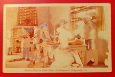 Santa's Elves In Bake Shop, Fantasyland In Gettysburg, Pennsylvania Vtg Postcard