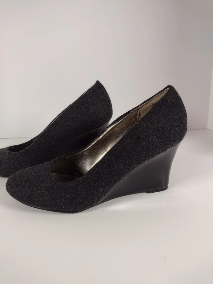 Bombas de salto cunha DEXFLEX by Dexter cinza carvão preto tamanho 7 - Imagem 3 de 4