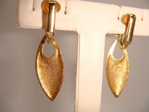 VINTAGE SIGNED ART YELLOW ENAMEL CLIP ON DANGLE FLORAL EARRINGS ESTATE - Picture 8 of 11