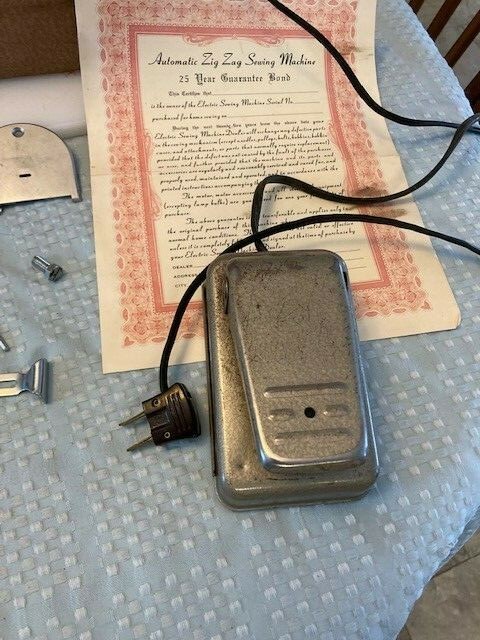 Vintage Japan Homemaker Deluxe Zig Zag Sewing Machine w/ 15 Vintage Japan Homemaker Deluxe Zig Zag Sewing Machine w/ 15