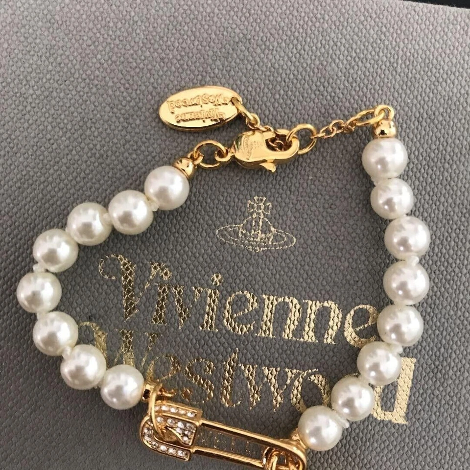 Золотой браслет с брелоками на булавке с белым жемчугом Vivienne Westwood - Изображение 4 из 4