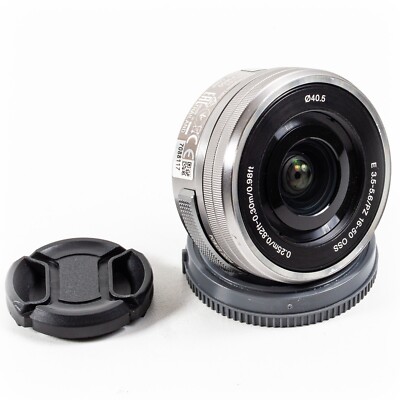 Sony Alpha SELP1650 16-50 mm F/3.5-5.6 E PZ OSS E-Mount Objektiv Silber