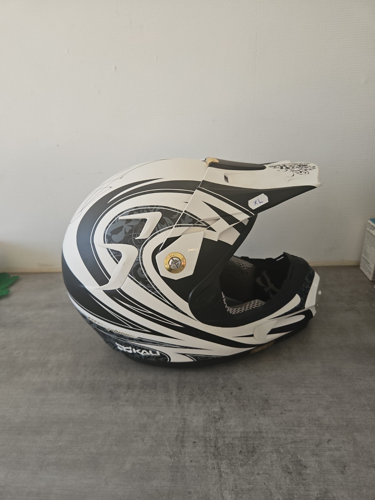 Casque motocross Sky Kali XL pour remplacer votre protection de moto usée