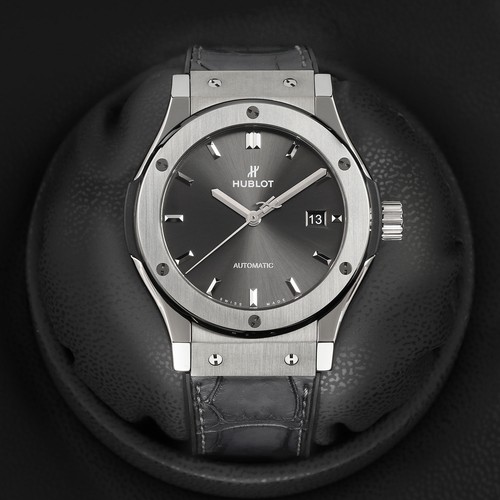 Hublot Classic Fusion 542.NX.7071.LR 42 mm Grey Dial