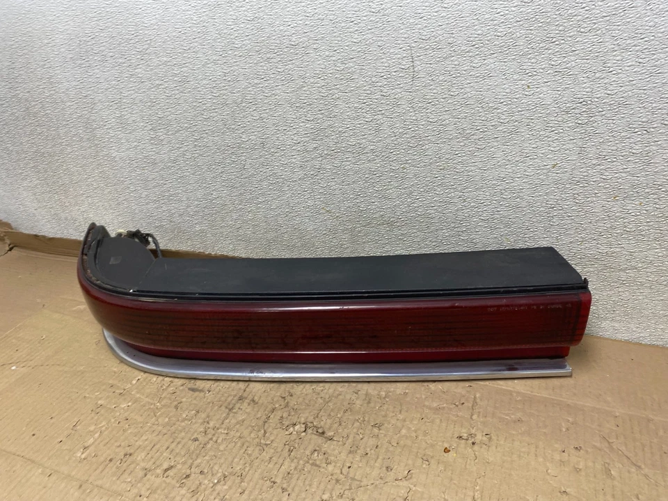 Luz trasera izquierda Buick Roadmaster 1991 a 1996 OEM U6522 DG Foto 2 de 4