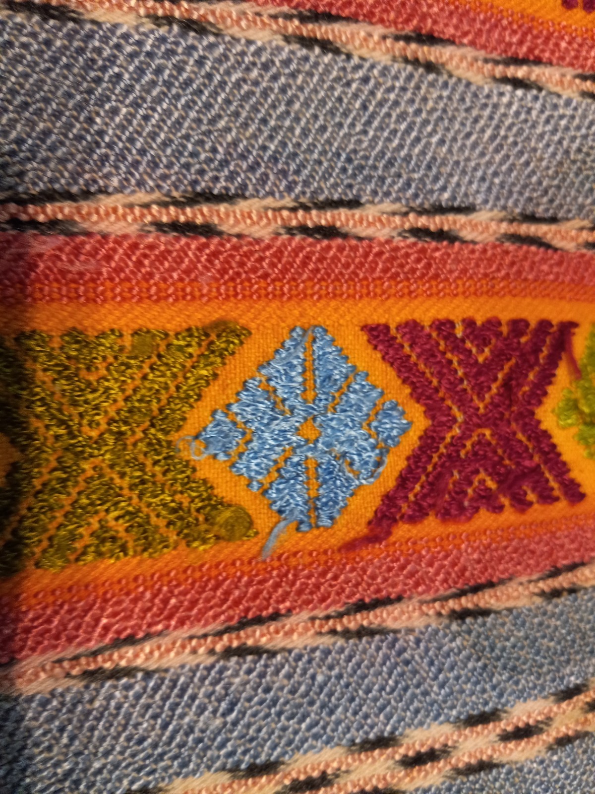 Mostly seda (rayon) Matrimonial Huipil Quetzaltenango Xela Brocade Embroidery