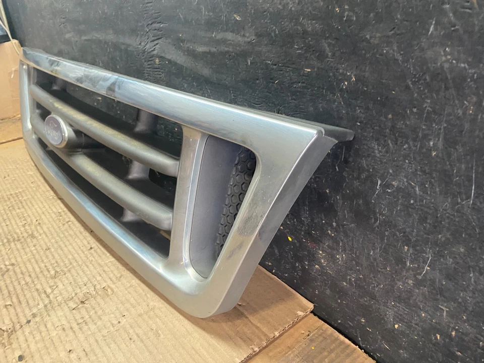 2003 to 2007 Ford Econoline E150 E250 E350 Front Grille Grille OEM s5662 DG - Image 2 of 4