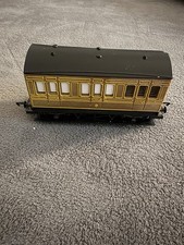 Hornby 00 Gauge R016-060 Short 4-Wheel Coaches, 3rd Class. Broken Roof. Used.