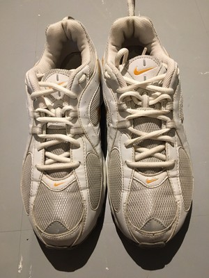 white nike trainers size 7