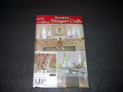 Simplicity Pattern 1555 Christmas Decorations: Stocking, Wreath, Table Runner UC