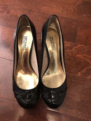 michael kors round toe pump