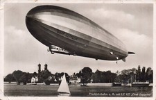 AK Friedrichshafen a. B. mit LZ 127 Graf Zeppelin Luftschiff   (Nr. 2391)