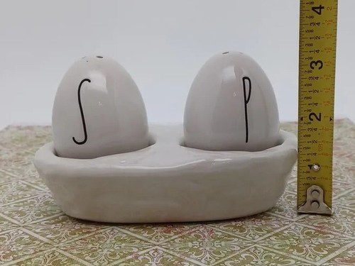 Juego de huevos blancos Rae Dunn Primavera Pascua 2021 agitadores de sal y pimienta NUEVOS RAE DUNN - Imagen 4 de 8