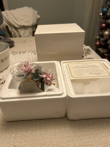 LENOX 2002 CHRISTMAS CHESTNUT BACKED CHICKADEE sculpture-Mint With Box