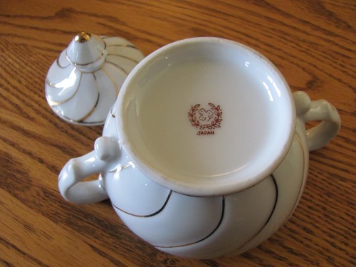 Crema y azucarero Nippon vintage de porcelana blanca con remolino dorado Yoko Boeki Japón - Imagen 11 de 13