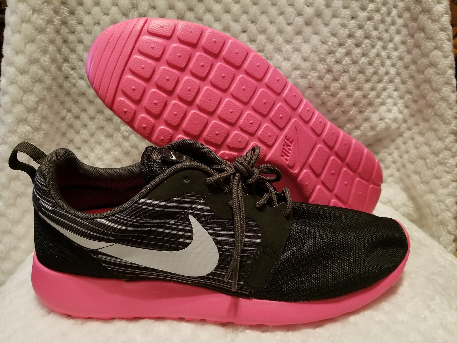 NIKE ROSHE RUN SIZE 11.5 MENS SHOES SNEAKERS RUNNING 636220 002 REFLECTIVE GYM NIKE ROSHE RUN SIZE 11.5 MENS SHOES SNEAKERS RUNNING 636220 002 REFLECTIVE GYM