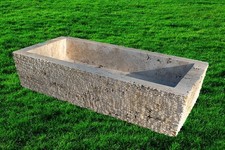 Travertin Trog PIENZA Nr. 1 -scharriert Naturstein Brunnen Steintrog Pflanztrog