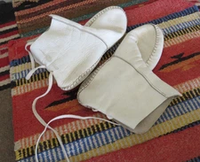 TAOS brand Women White Leather ZUNI/HOPI/NAVAJO-style BOOTS / MOCCASINS concho