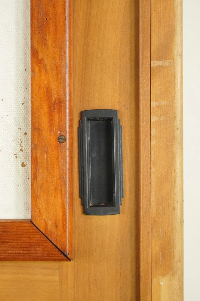 Gabinete de almacenamiento de madera con puerta corredera Hamilton Foto 4 de 4