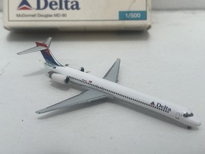 Herpa Wings Delta MD-90 1/500 New Generation 