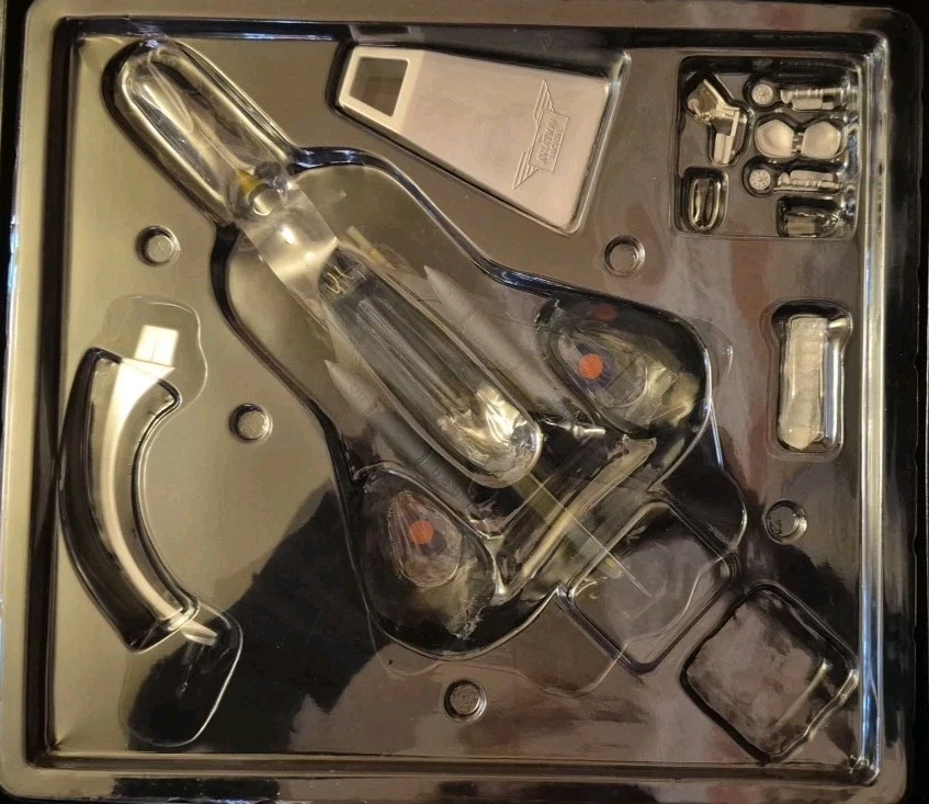 Corgi Aviation EE Lightning F6 RAF No.11 Sqdn Binbrook 1983 AA32310 1:72 - Image 4 of 4