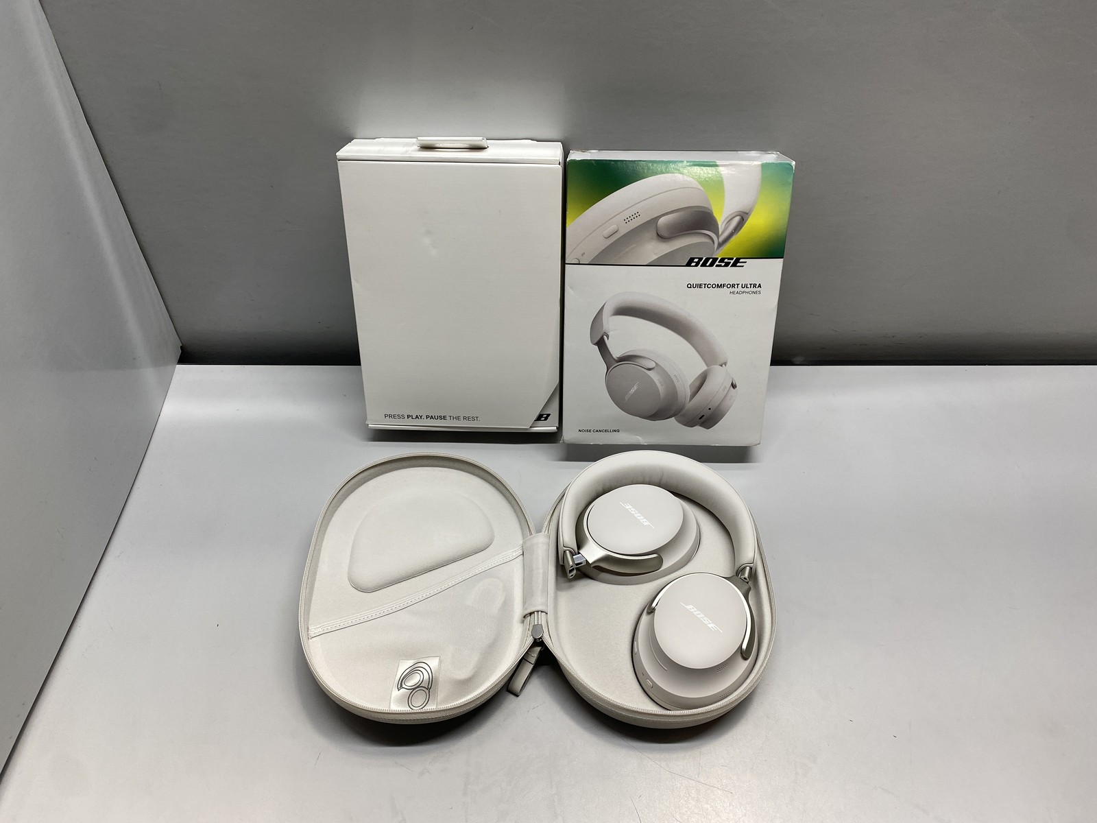 Bose QuietComfort Wireless Noise Cancelling Over-Ear Headphones White-image