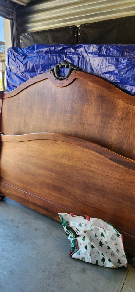 Used Thomasville king size sleigh bed frame - Image 2 of 4