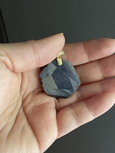 Laughing Buddha 100% Natural Sapphire carved by hand. Golden 10k. Natural Colors - Picture 6 of 14