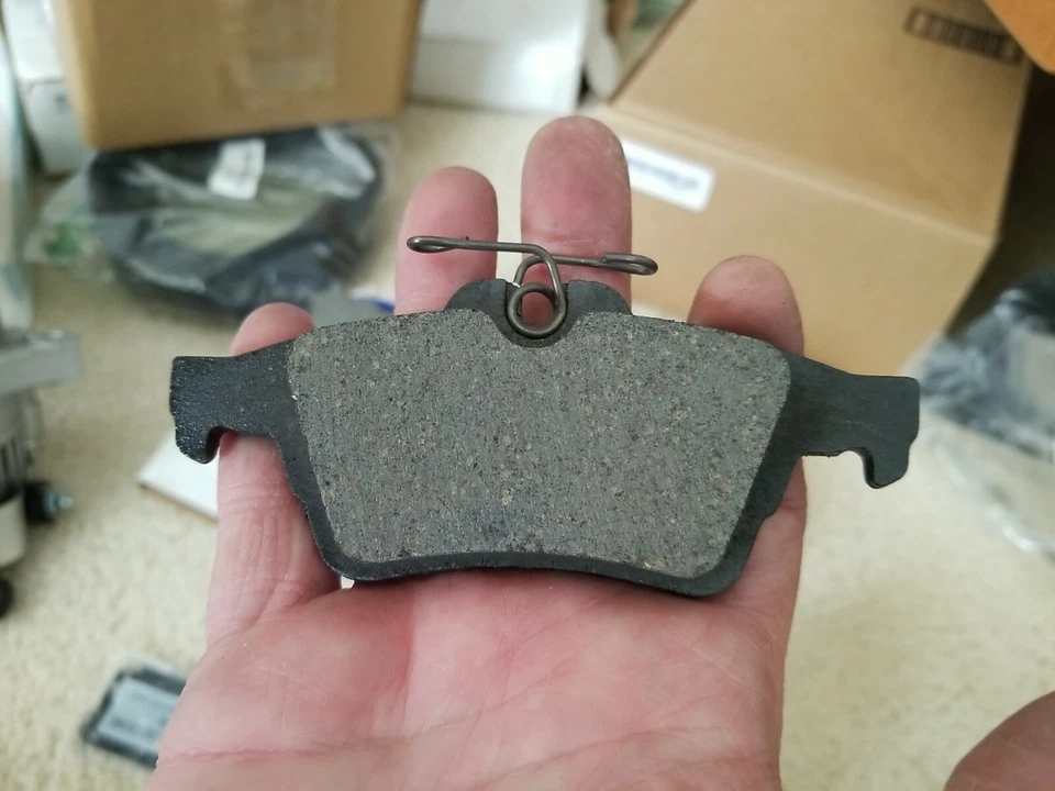 Pastilla de freno de disco-QuickStop trasera WAGNER ZD1564 se adapta a Ford Transit Connect 150 14-17 Foto 2 de 4