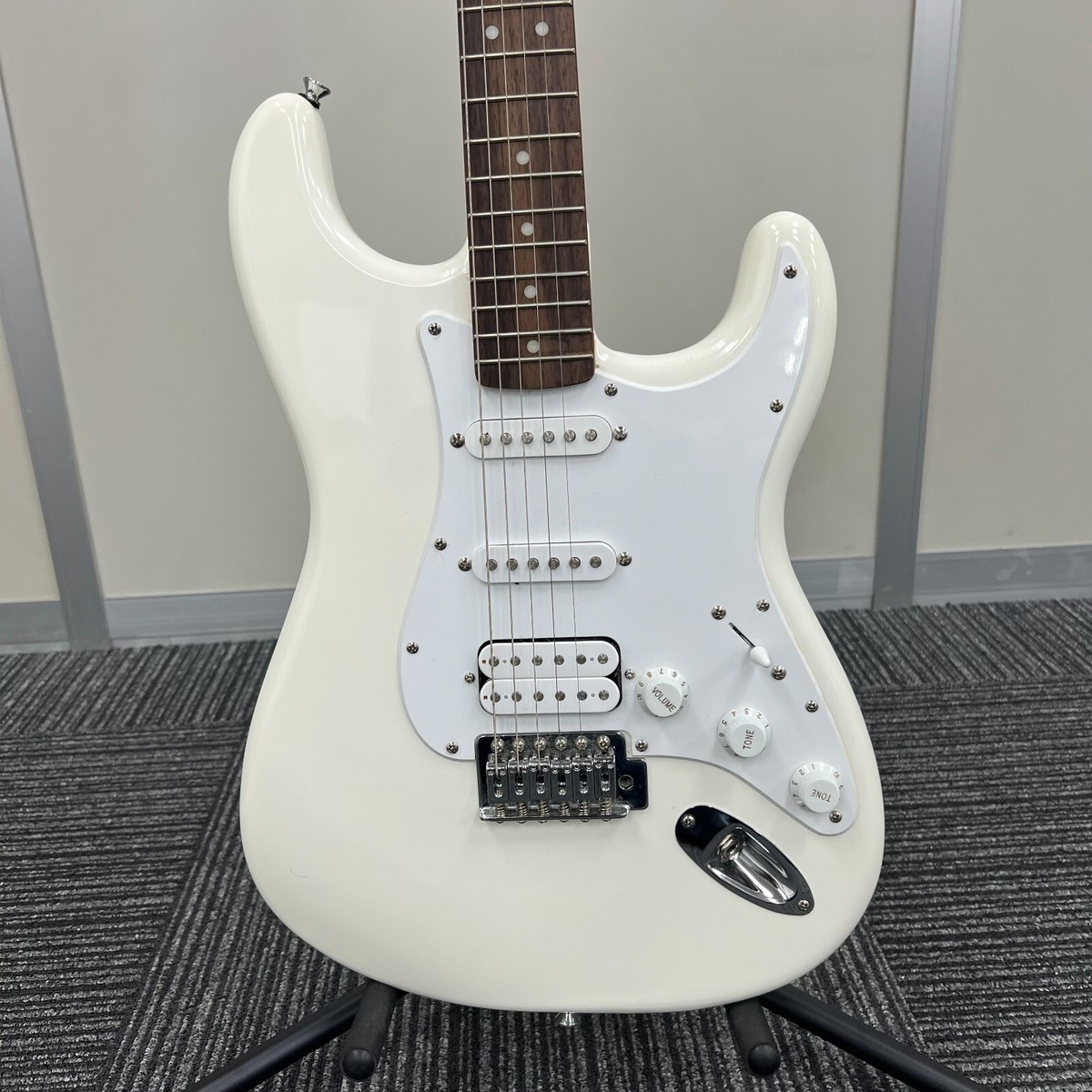 『未使用に近い』Squier  by Fender   BULLET STRAT s-l400.jpg
